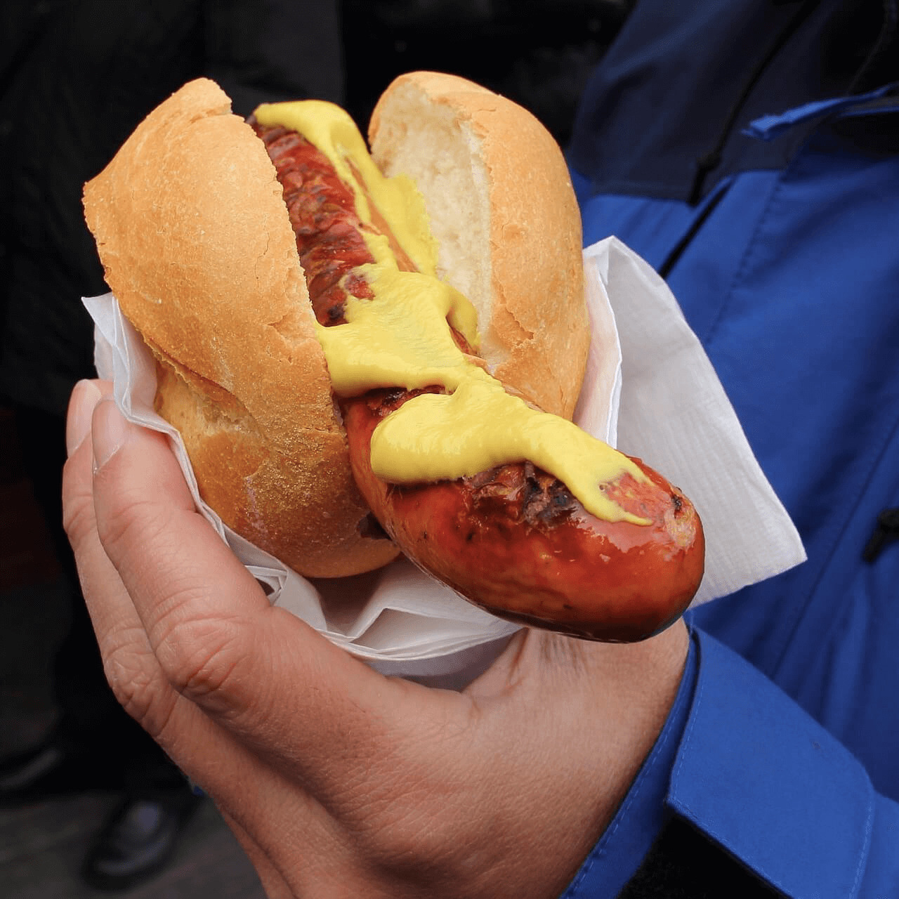 Bratwurst im Brötchen